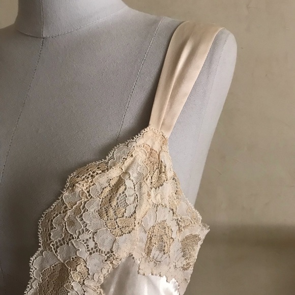 Gorgeous Vintage Victoria's Secret Lace and Satin Slip - Picture 9 of 15